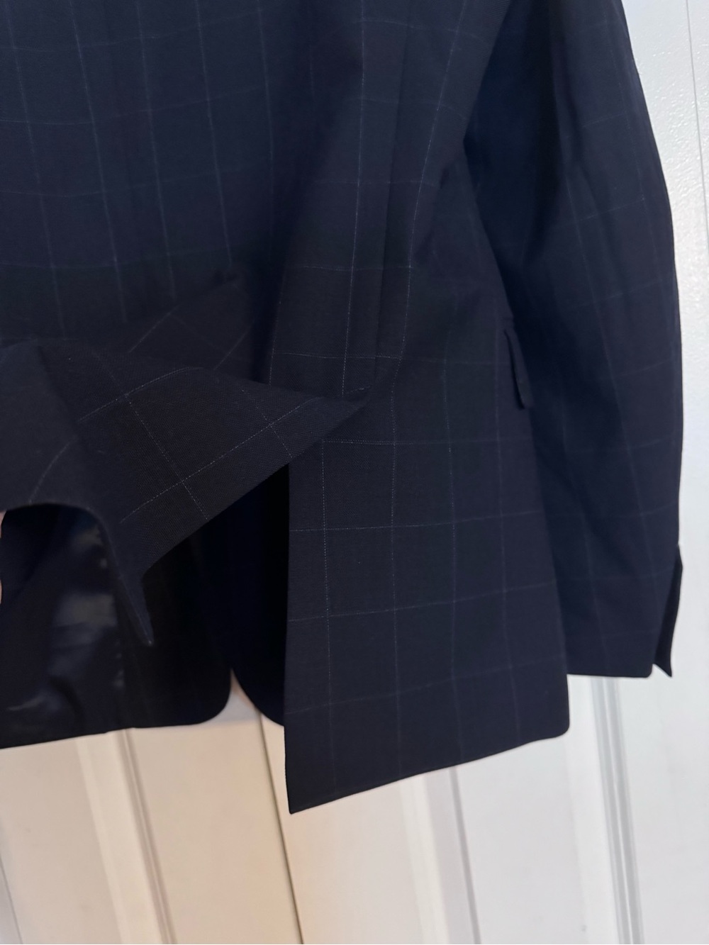Zara Men's dark blue check suit jacket 2
Buttons Size 54 - Picture 4 of 13